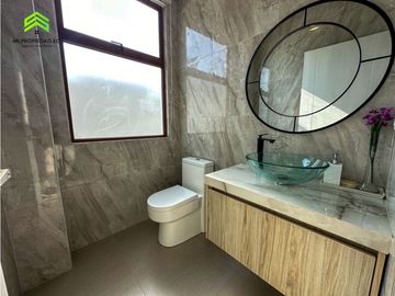 CASA EN VENTA EN EXCLUSIVA URBANIZACIÓN MARINA BLUE, MANTA