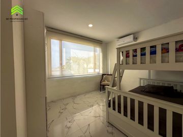CASA EN VENTA EN EXCLUSIVA URBANIZACIÓN MARINA BLUE, MANTA
