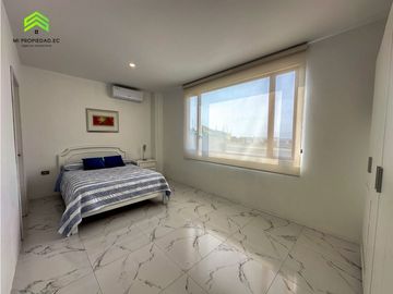CASA EN VENTA EN EXCLUSIVA URBANIZACIÓN MARINA BLUE, MANTA