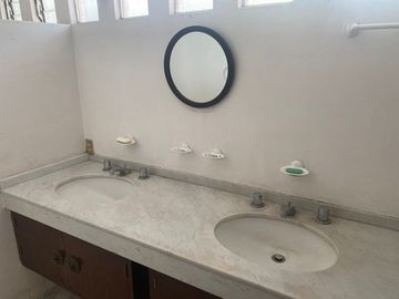 CASA EN VENTA PARA REMODELAR EN PEDREGAL