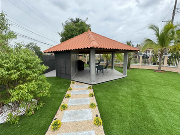 VILLA LUCRE / ALTOS DE SAN RAFAEL / 521 M2 / 3 HABITACION / PISCINA