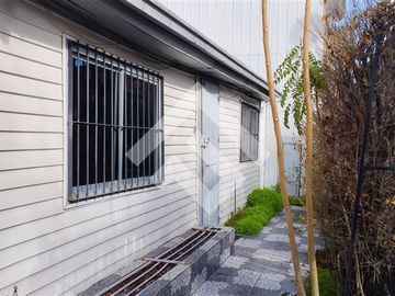 Bodega en Venta en Calle Coquimbo con Santa Rosa (metro Matta)