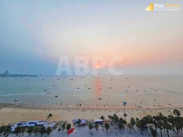 Beachfront Front Facing Ocean View 2 Bed 2 Bath in Northshore