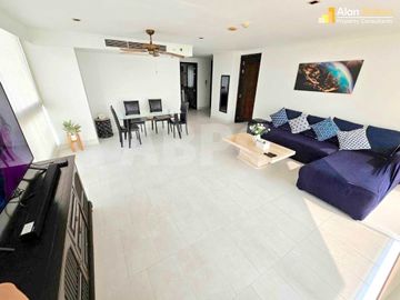 Beachfront Front Facing Ocean View 2 Bed 2 Bath in Northshore