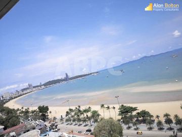 Beachfront Front Facing Ocean View 2 Bed 2 Bath in Northshore