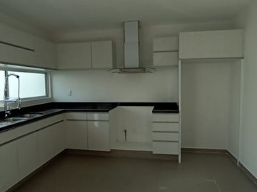 EN VENTA! CASA TRES RECÁMARAS, SALA DE TV.  STA. CATARINA, SAN FCO TOTIMEHUACAN