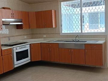 Casa en venta COL. HUMBOLDT Puebla  de 1 piso y 4 recamaras.