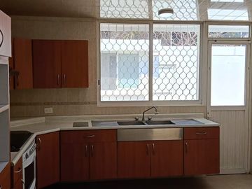 Casa en venta COL. HUMBOLDT Puebla  de 1 piso y 4 recamaras.