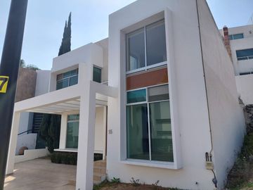 Casa en venta en Clúster 10 10 10, Lomas de Angelópolis, Puebla..