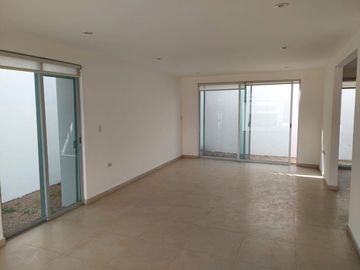 Casa en venta en Clúster 10 10 10, Lomas de Angelópolis, Puebla..
