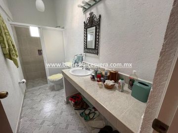 CASA EN VENTA  EN GRANJAS RESIDENCIALES TEQUISQUIAPAN. Caro