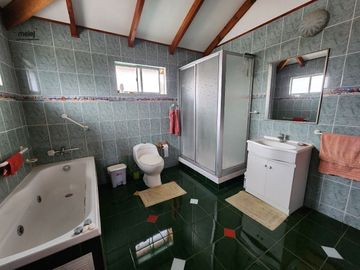 Venta casa con Cabañas en Concón