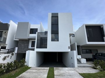 ESTRENA TU CASA DE AUTOR, DISEÑADA POR RECONOCIDO ARQUITECTO