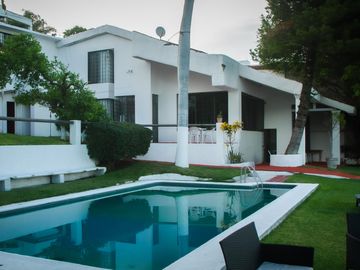 Casa en venta frente al lago de Tequesquitengo