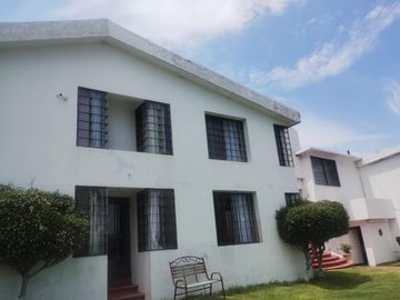 Casa en venta frente al lago de Tequesquitengo