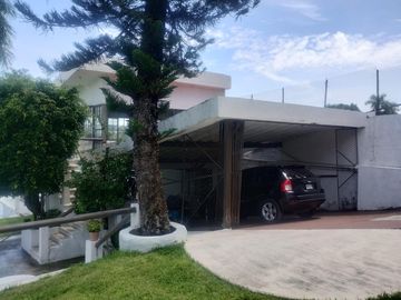 Casa en venta frente al lago de Tequesquitengo