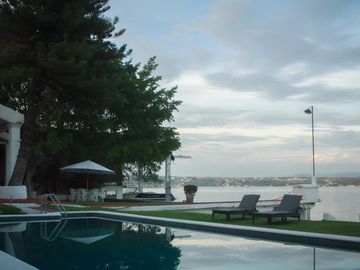 Casa en venta frente al lago de Tequesquitengo