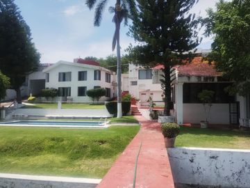 Casa en venta frente al lago de Tequesquitengo