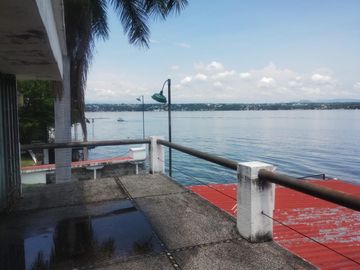 Casa en venta frente al lago de Tequesquitengo