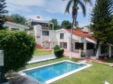 Casa en venta frente al lago de Tequesquitengo