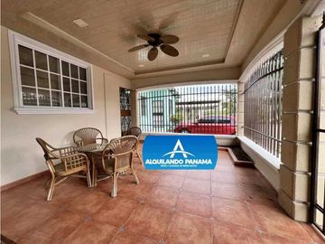 Venta de Casa; Amplia Terraza y con remodelaciones recientes  157Mts2.