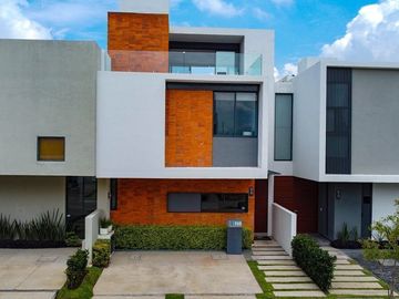 ÚLTIMA Y  ESPLÉNDIDA CASA DE AUTOR, DISEÑADA POR RECONOCIDO ARQUITECTO