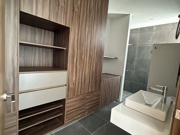 ÚLTIMA Y  ESPLÉNDIDA CASA DE AUTOR, DISEÑADA POR RECONOCIDO ARQUITECTO