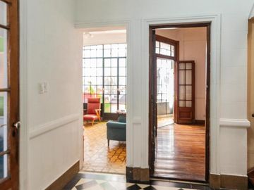 Casa en Venta. Siete Ambientes. Patio. Terraza. San Cristobal