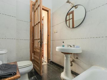 Casa en Venta. Siete Ambientes. Patio. Terraza. San Cristobal