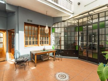 Casa en Venta. Siete Ambientes. Patio. Terraza. San Cristobal