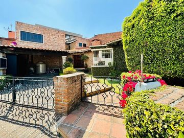 Casa en Venta en Lomas del Sol - Excelente estado de Conservación