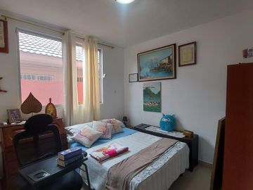 En venta villa con piscina en Puerto Azul
