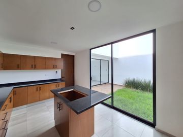 Casa en venta el Fraccionamiento Argos, San Pedro, Cholula, Puebla.