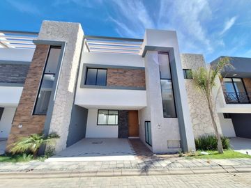 Casa en venta el Fraccionamiento Argos, San Pedro, Cholula, Puebla.