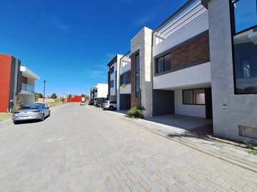 Casa en venta el Fraccionamiento Argos, San Pedro, Cholula, Puebla.