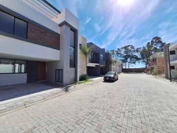 Casa en venta el Fraccionamiento Argos, San Pedro, Cholula, Puebla.