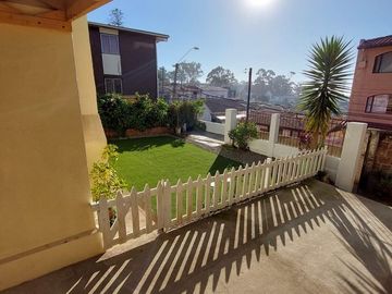 Se vende hermosa casa en sector patrimonial de Playa Ancha rei.-