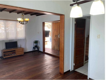 Se vende hermosa casa en sector patrimonial de Playa Ancha rei.-