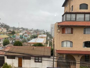 Se vende hermosa casa en sector patrimonial de Playa Ancha rei.-