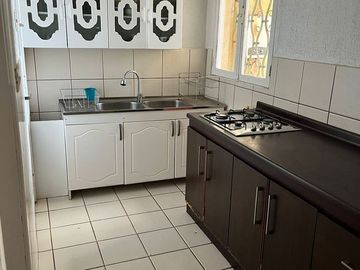 Se vende hermosa casa en sector patrimonial de Playa Ancha rei.-