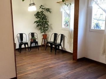 Se vende hermosa casa en sector patrimonial de Playa Ancha rei.-