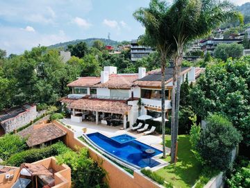 CASA EN VENTA CON VISTA AL LAGO