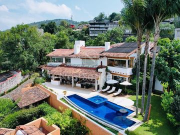 CASA EN VENTA CON VISTA AL LAGO