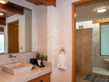CASA EN VENTA CON VISTA AL LAGO