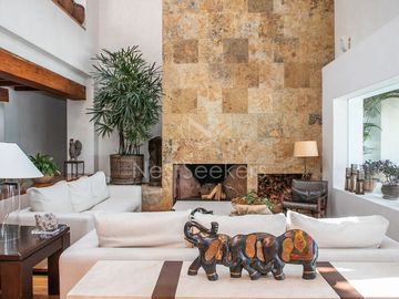 CASA EN VENTA CON VISTA AL LAGO