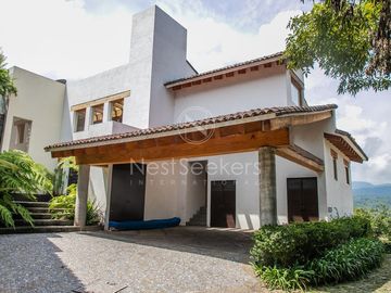 CASA EN VENTA CON VISTA AL LAGO