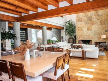 CASA EN VENTA CON VISTA AL LAGO