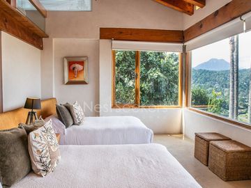 CASA EN VENTA CON VISTA AL LAGO