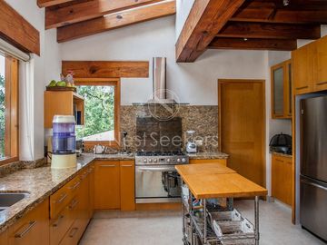CASA EN VENTA CON VISTA AL LAGO