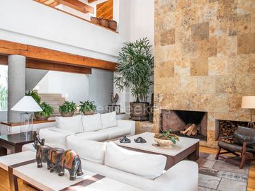 CASA EN VENTA CON VISTA AL LAGO